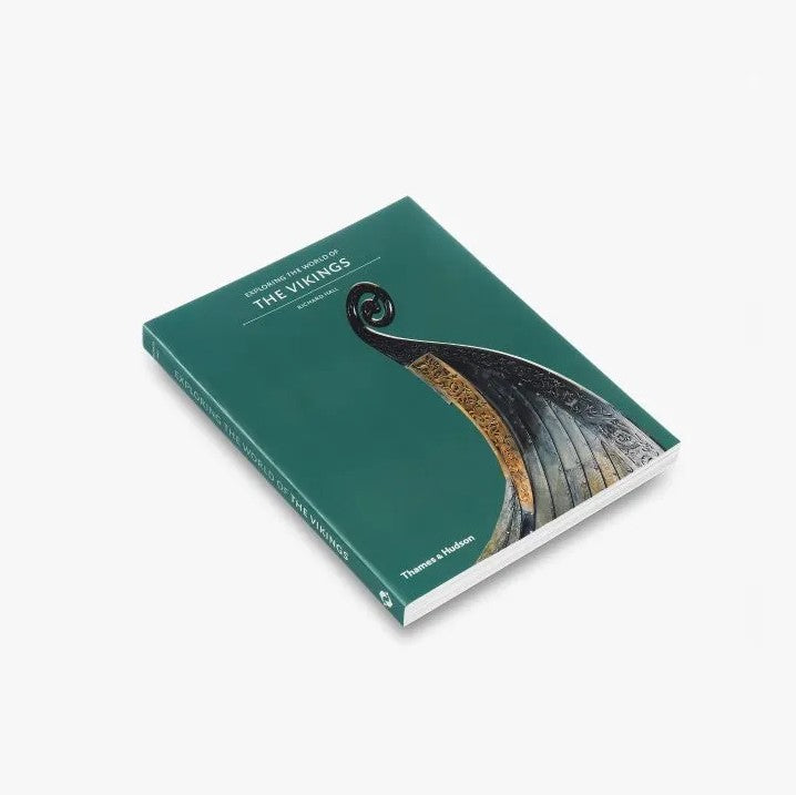 Exploring the World of the Vikings. Richard Hall. (paperback)